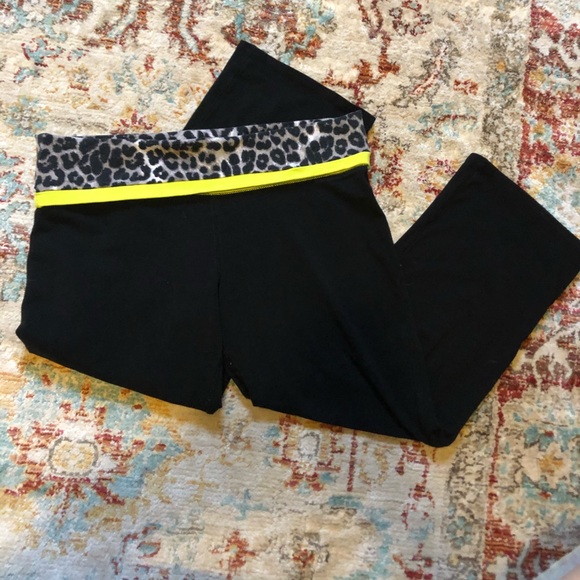Express Cheetah Print Capris - Picture 2 of 6